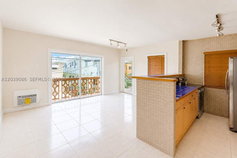 1 bedroom Condominium at 549 Meridian Ave 12, Ocean Beach Addn No 3, Miami Beach — photo 4