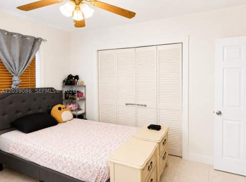 549 Meridian Ave 12, Miami Beach FL - photo 9 of 14