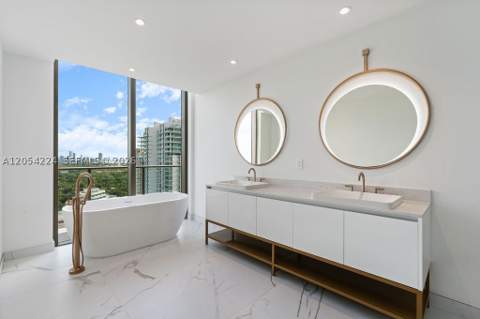 2678 Tigertail Ave Ph1, Miami FL - photo 15 of 46