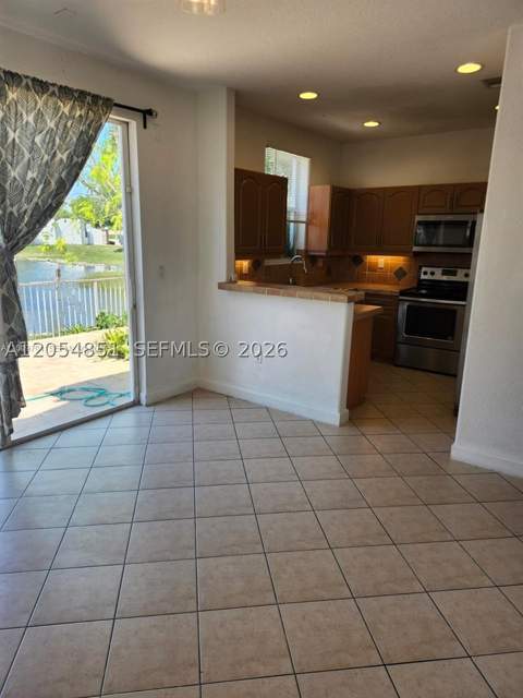 11425 NW 76th Ter, Doral FL - photo 11 of 43
