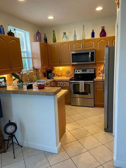 11425 NW 76th Ter, Doral FL - photo 9 of 43