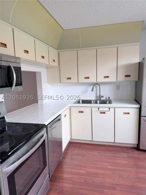9850 Hammocks Blvd 107, Miami FL - photo 6 of 30