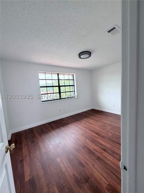 9850 Hammocks Blvd 107, Miami FL - photo 9 of 30