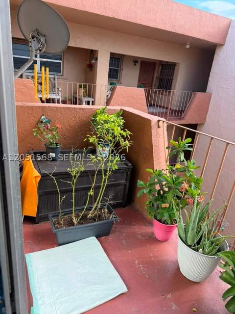 1630 W 46th St 504C, Hialeah FL - photo 7 of 10