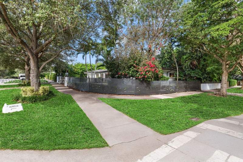 4 bedroom SingleFamilyResidence at 6511 Riviera Dr, Coral Gables Riviera Sec, Coral Gables — photo 3