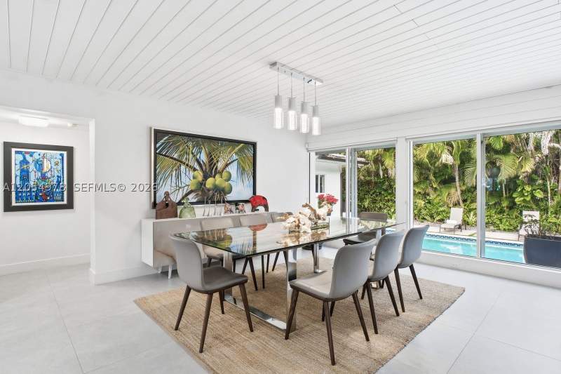 4 bedroom SingleFamilyResidence at 6511 Riviera Dr, Coral Gables Riviera Sec, Coral Gables — photo 5