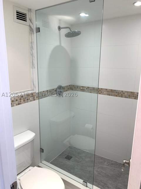 2899 Collins Ave 724, Miami Beach FL - photo 11 of 31
