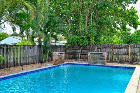 76 NE 170th St, North Miami Beach FL - photo 10 of 45