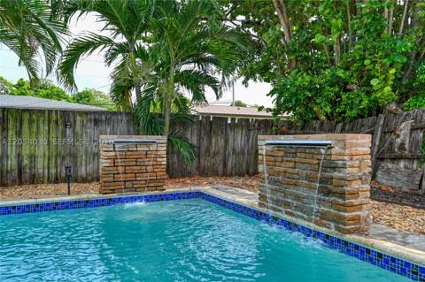 76 NE 170th St, North Miami Beach FL - photo 11 of 45
