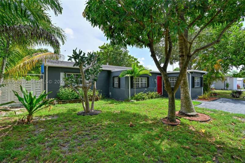 3 bedroom SingleFamilyResidence at 76 NE 170th St, North Beach Park, North Miami Beach — photo 3
