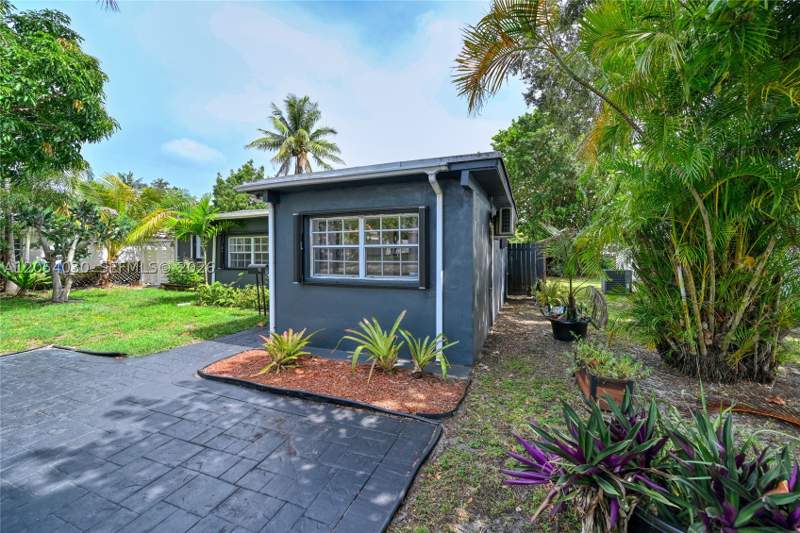 3 bedroom SingleFamilyResidence at 76 NE 170th St, North Beach Park, North Miami Beach — photo 4