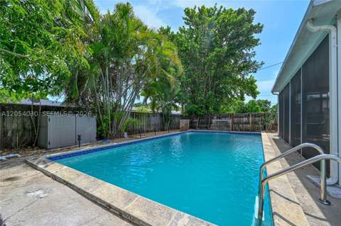 76 NE 170th St, North Miami Beach FL - photo 8 of 45