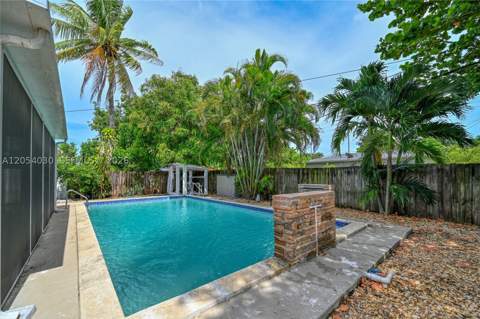 76 NE 170th St, North Miami Beach FL - photo 9 of 45