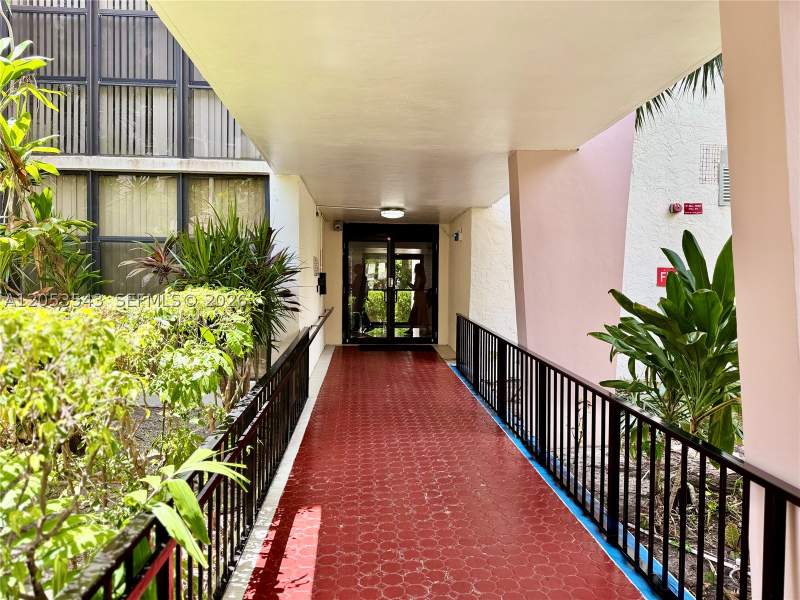 1 bedroom Condominium at 17011 N Bay Rd 117, Plaza Of Americas Condo P, Sunny Isles Beach — photo 3
