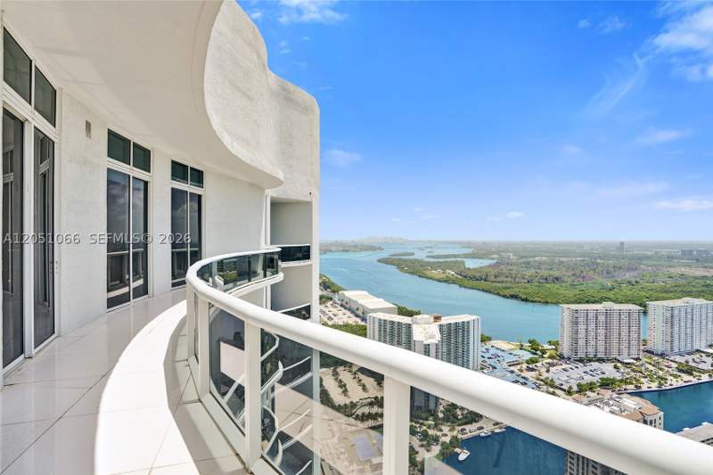 2 bedroom Condominium at 16001 Collins Ave 4305, Tdr Tower I Condo, Sunny Isles Beach — photo 2
