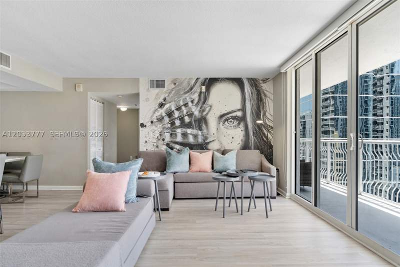2 bedroom Condominium at 1200 Brickell Bay Dr 2423, The Club At Brickell Bay, Miami — photo 2