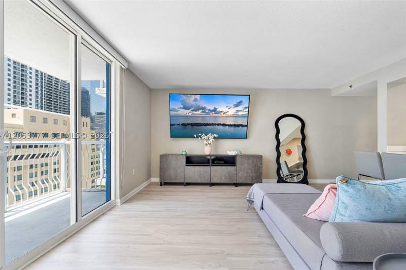 2 bedroom Condominium at 1200 Brickell Bay Dr 2423, The Club At Brickell Bay, Miami — photo 3