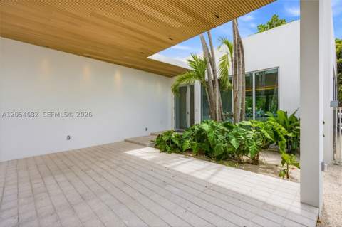 188 Cherokee St, Miami Springs FL - photo 10 of 39