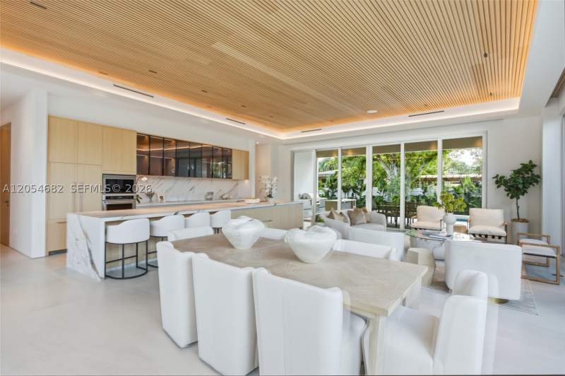 4 bedroom SingleFamilyResidence at 188 Cherokee St, Rev Pl Of Golf Course Add, Miami Springs — photo 2