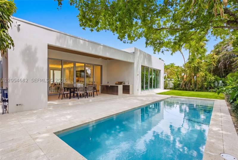4 bedroom SingleFamilyResidence at 188 Cherokee St, Rev Pl Of Golf Course Add, Miami Springs — photo 3