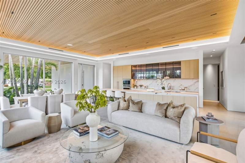 4 bedroom SingleFamilyResidence at 188 Cherokee St, Rev Pl Of Golf Course Add, Miami Springs — photo 4