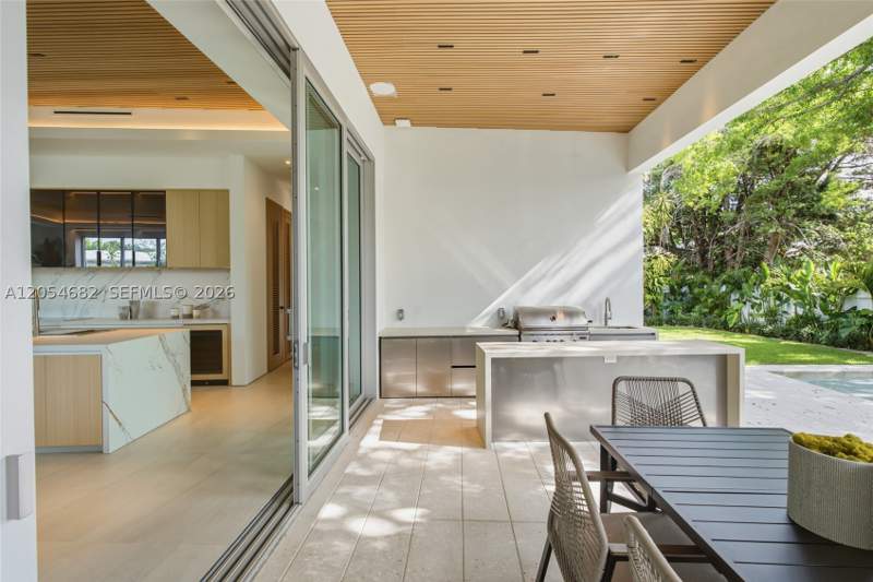 4 bedroom SingleFamilyResidence at 188 Cherokee St, Rev Pl Of Golf Course Add, Miami Springs — photo 5