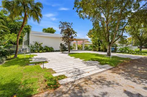188 Cherokee St, Miami Springs FL - photo 8 of 39