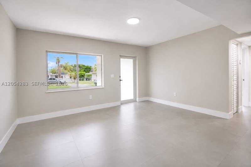 4 bedroom SingleFamilyResidence at 6410 SW 17th St, Frederick Manor, West Miami — photo 4