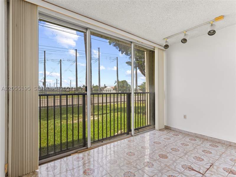 1 bedroom Condominium at 9401 SW 4th St 104, Versaille Gardens I Condo, Miami — photo 3