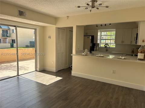 11880 SW 19th Ter 113, Miami FL - photo 6 of 29