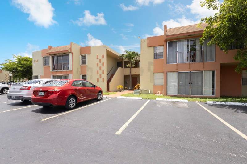 2 bedroom Condominium at 9350 W Flagler St 208B, South Winds Condo West, Miami — photo 2