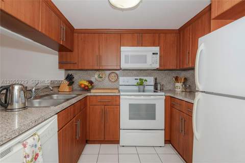 1082 W 79th St 25, Hialeah FL - photo 11 of 19