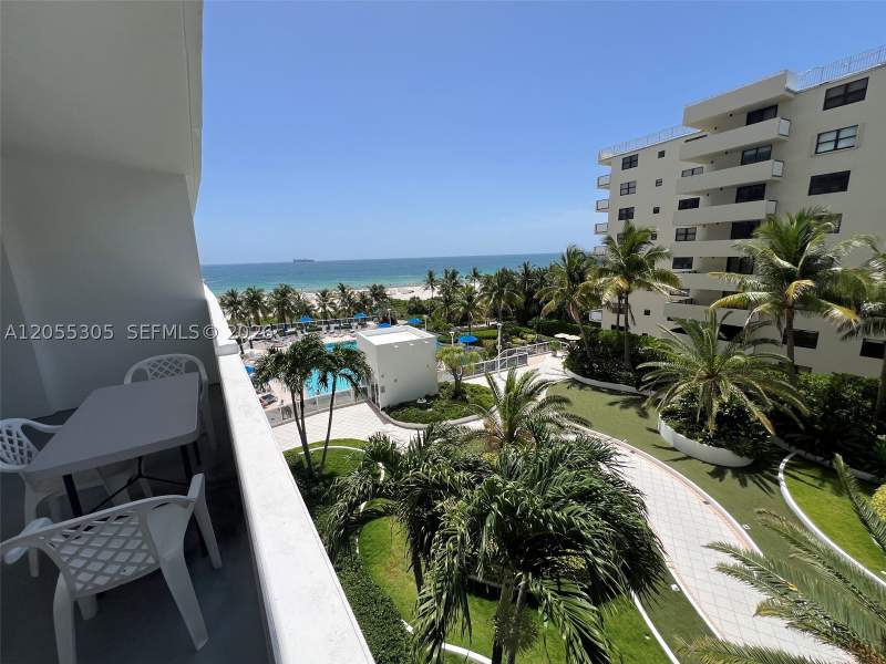 1 bedroom Condominium at 100 Lincoln Rd 634, The Decoplage Condo, Miami Beach — photo 2