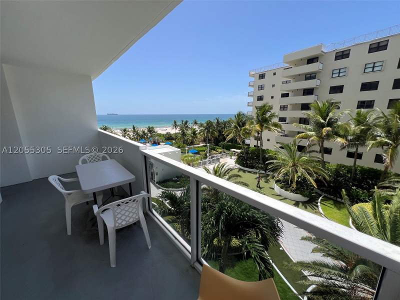 1 bedroom Condominium at 100 Lincoln Rd 634, The Decoplage Condo, Miami Beach — photo 4