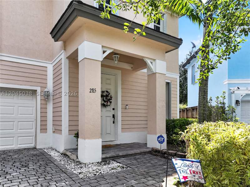 5 bedroom SingleFamilyResidence at 285 NE 32nd Ter, Corsica At The Oasis, Homestead — photo 3