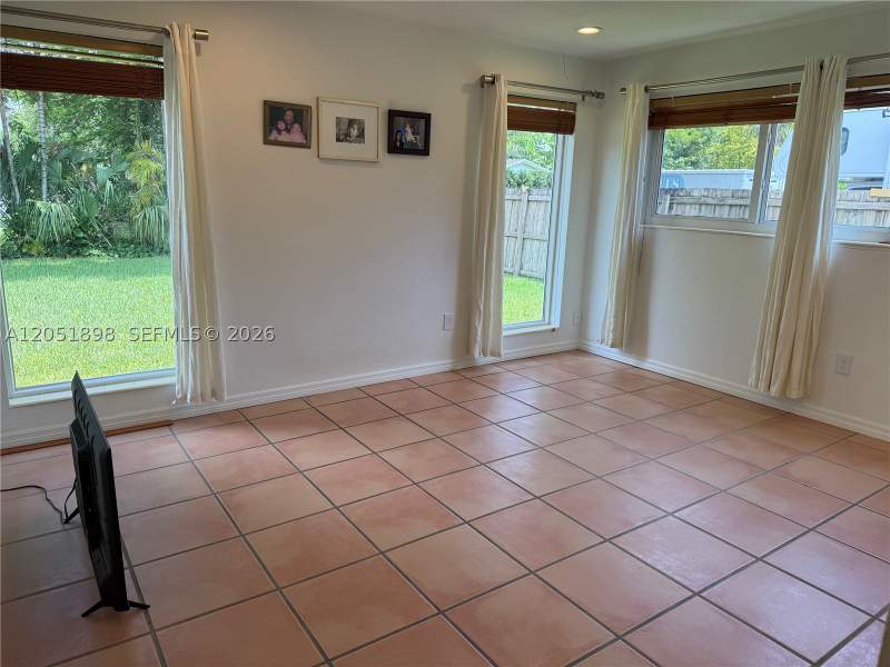 5 bedroom SingleFamilyResidence at 10601 SW 96th St, Kendale Sec 1, Miami — photo 2