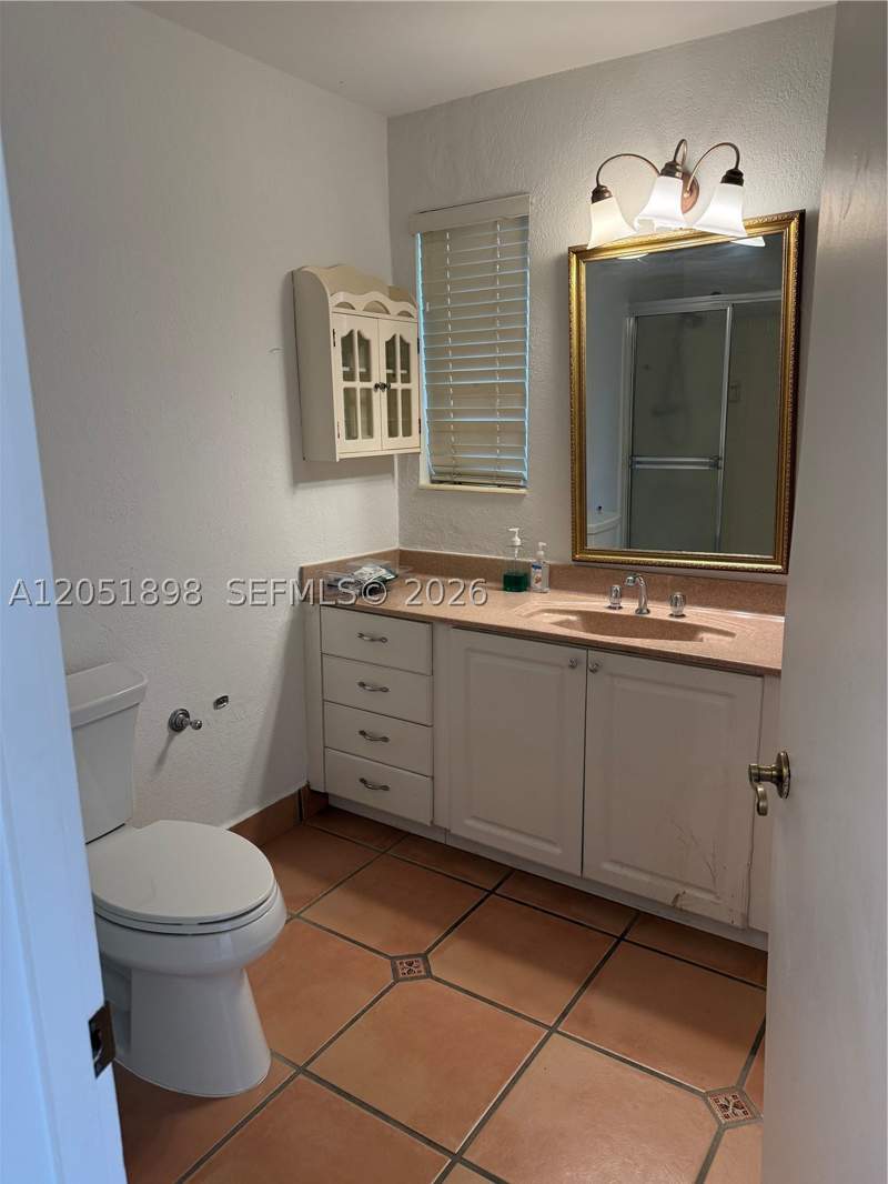 5 bedroom SingleFamilyResidence at 10601 SW 96th St, Kendale Sec 1, Miami — photo 4