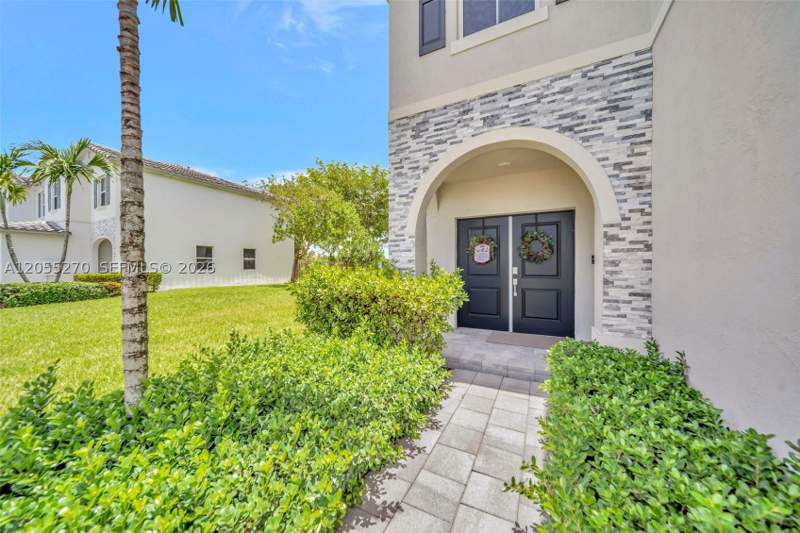 4 bedroom SingleFamilyResidence at 1361 SE 27th Ter, Homestead Park Of Commerc, Homestead — photo 3