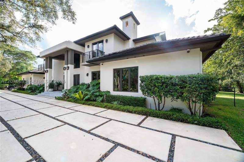 7 bedroom SingleFamilyResidence at 11200 SW 60th Ave, Killian Acres, Pinecrest — photo 2