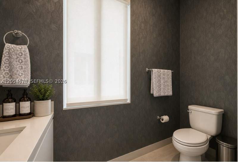 5 bedroom SingleFamilyResidence at 10384 NW 67th Ter, Doral Palms South, Doral — photo 3