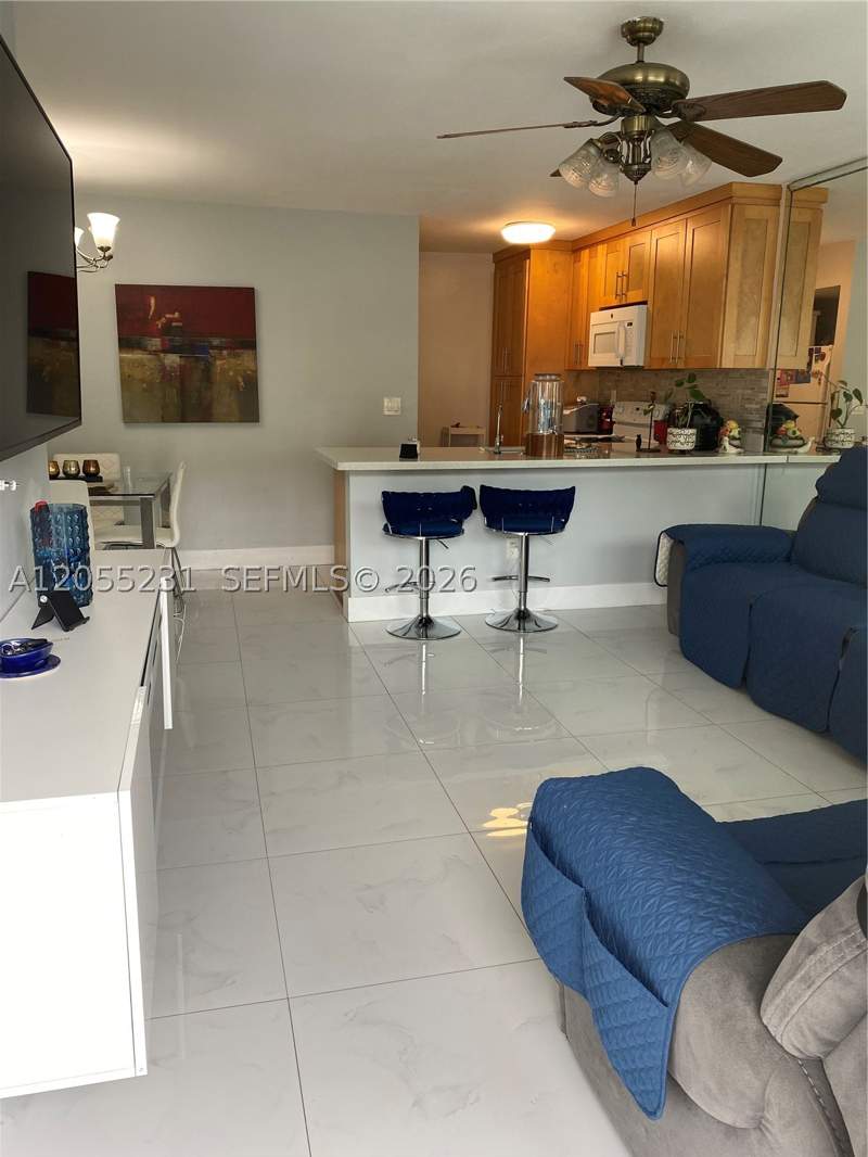 2 bedroom Condominium at 2570 W 67th Pl 12-2, Lago Grande One Condo, Hialeah — photo 2