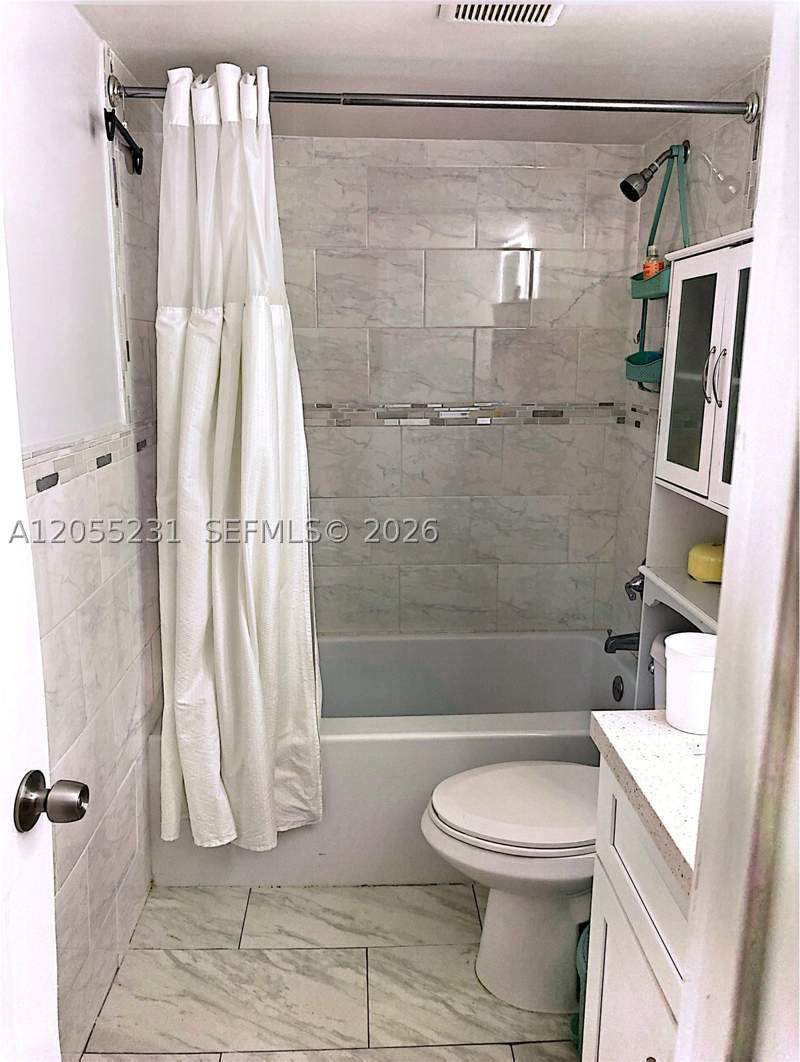 2 bedroom Condominium at 2570 W 67th Pl 12-2, Lago Grande One Condo, Hialeah — photo 5