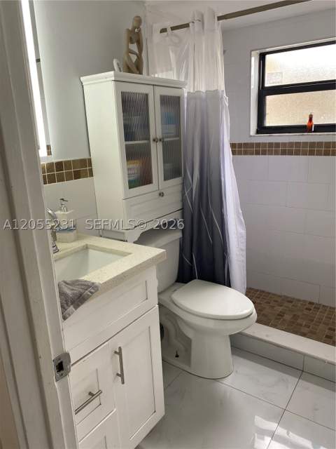 2570 W 67th Pl 12-2, Hialeah FL - photo 6 of 10