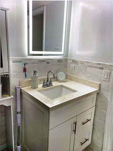 2570 W 67th Pl 12-2, Hialeah FL - photo 7 of 10
