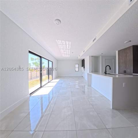 1374 NW 1st St, Florida City FL - photo 11 of 25