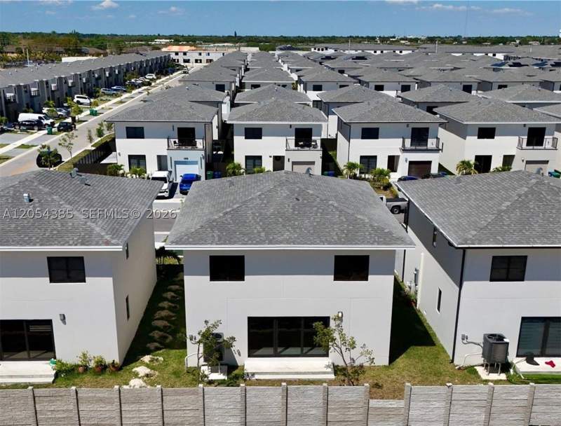 5 bedroom SingleFamilyResidence at 1374 NW 1st St, Alba Subdivision, Florida City — photo 4