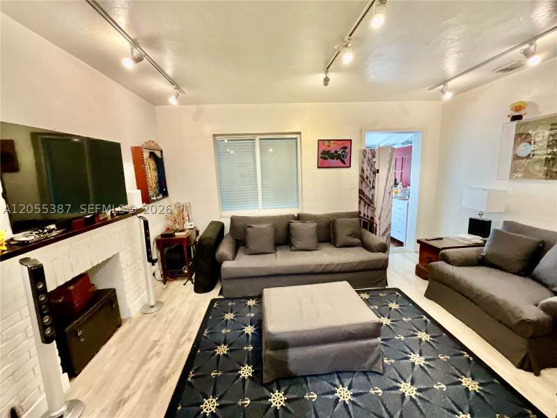 4 bedroom SingleFamilyResidence at 2000 SW 25th St, Crowell Sub, Miami — photo 2
