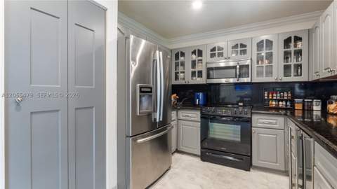 7733 NW 192 St, Hialeah FL - photo 9 of 40