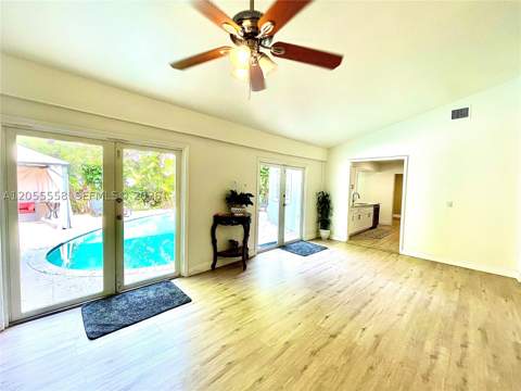 15831 Palmetto Club Dr, Miami FL - photo 10 of 11
