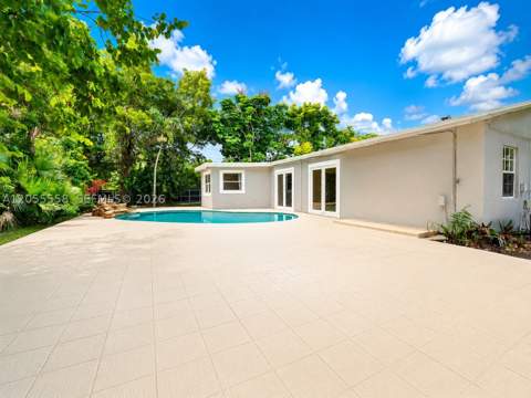 15831 Palmetto Club Dr, Miami FL - photo 11 of 11